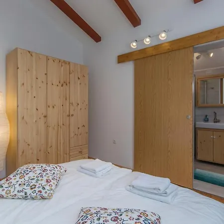 Two-bedroom Holiday In 度假居 *