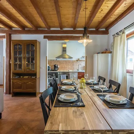Two-bedroom Holiday In Tatil Evi Poreč