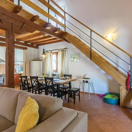 Two-bedroom Holiday In 波雷奇